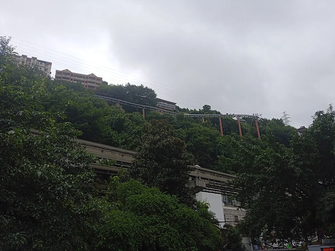 ​建设中步道