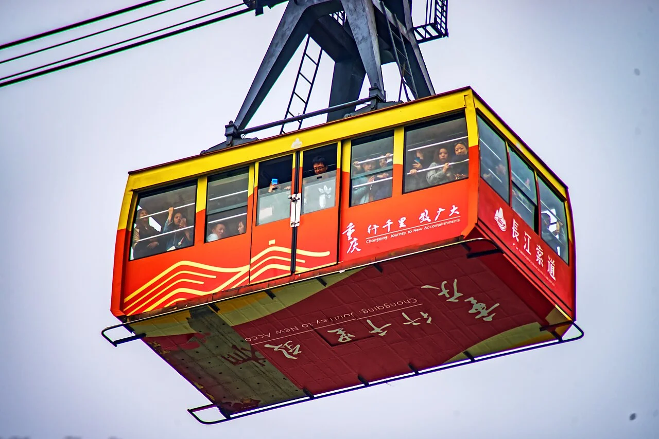 A aerial tramway across Yangtse river in Chongqing CBD Photo by Chen Hualin