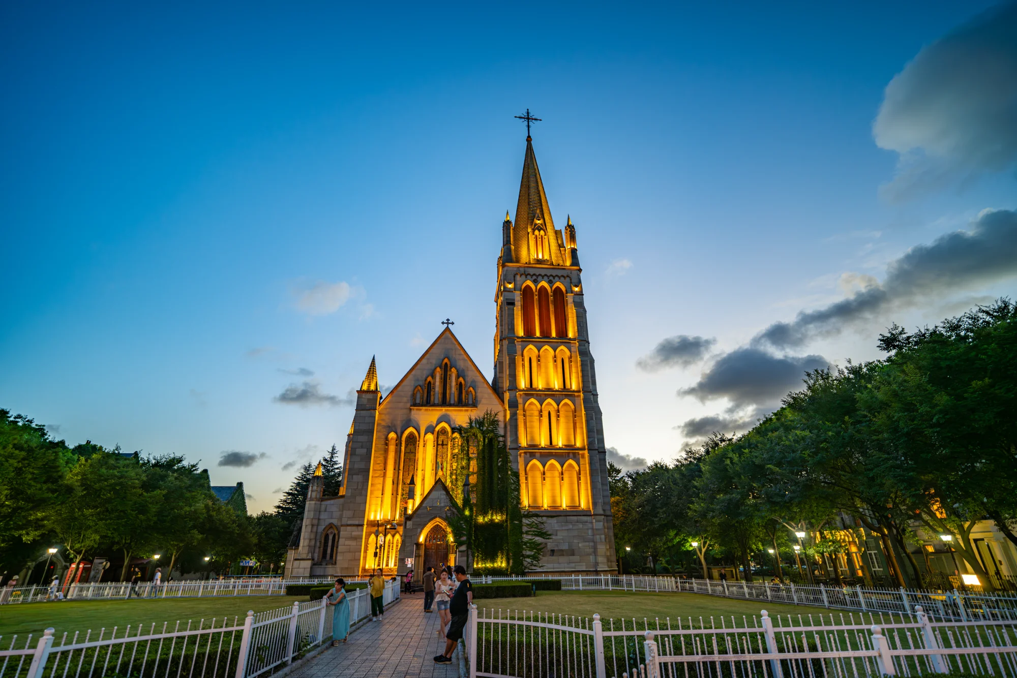 A breathtaking view of a Gothic cathedral glowing warmly against a twilight sky, inviting exploration.
