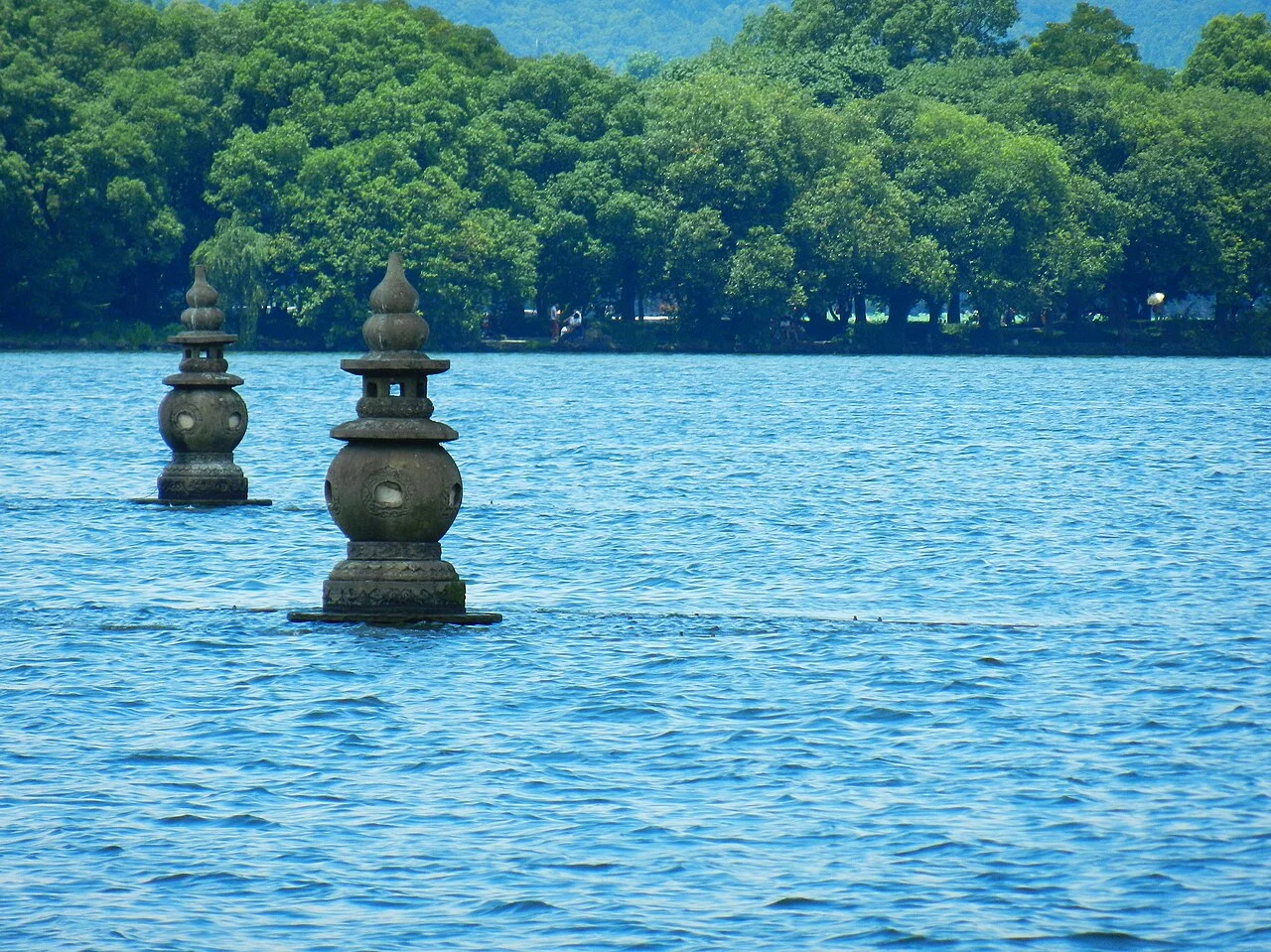 三潭印月 Three Ponds MirrorIng the Moon
