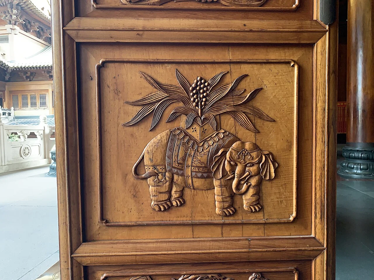 Elephant carrying a Kalasha pot, Jing'an Temple, Shanghai