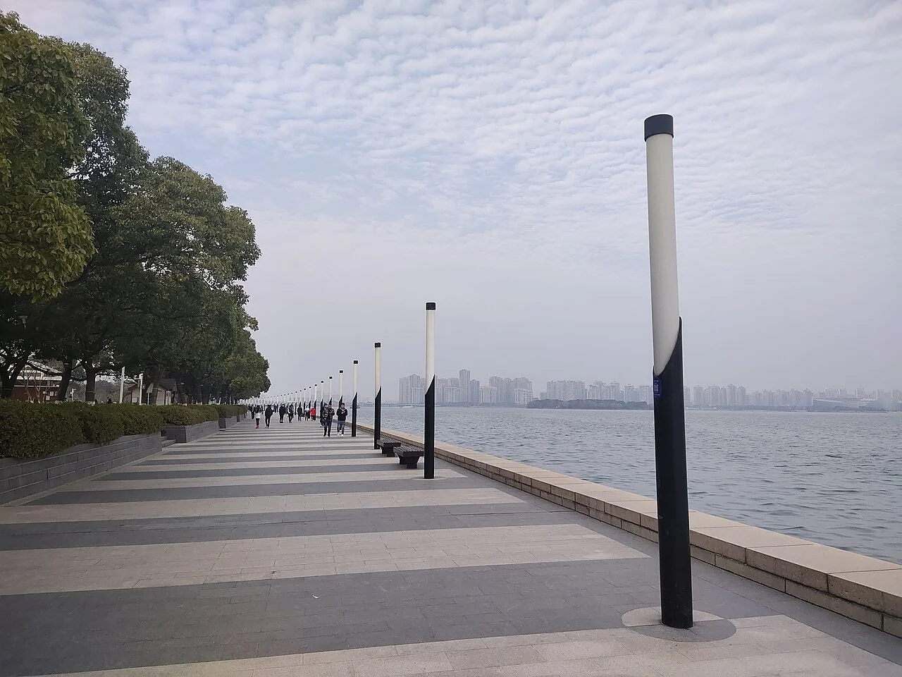 ​苏州金鸡湖湖畔